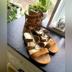 Camel brown Jennifer Lopez gladators! Size 9 great shape